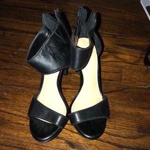 Gianni Bini black heels